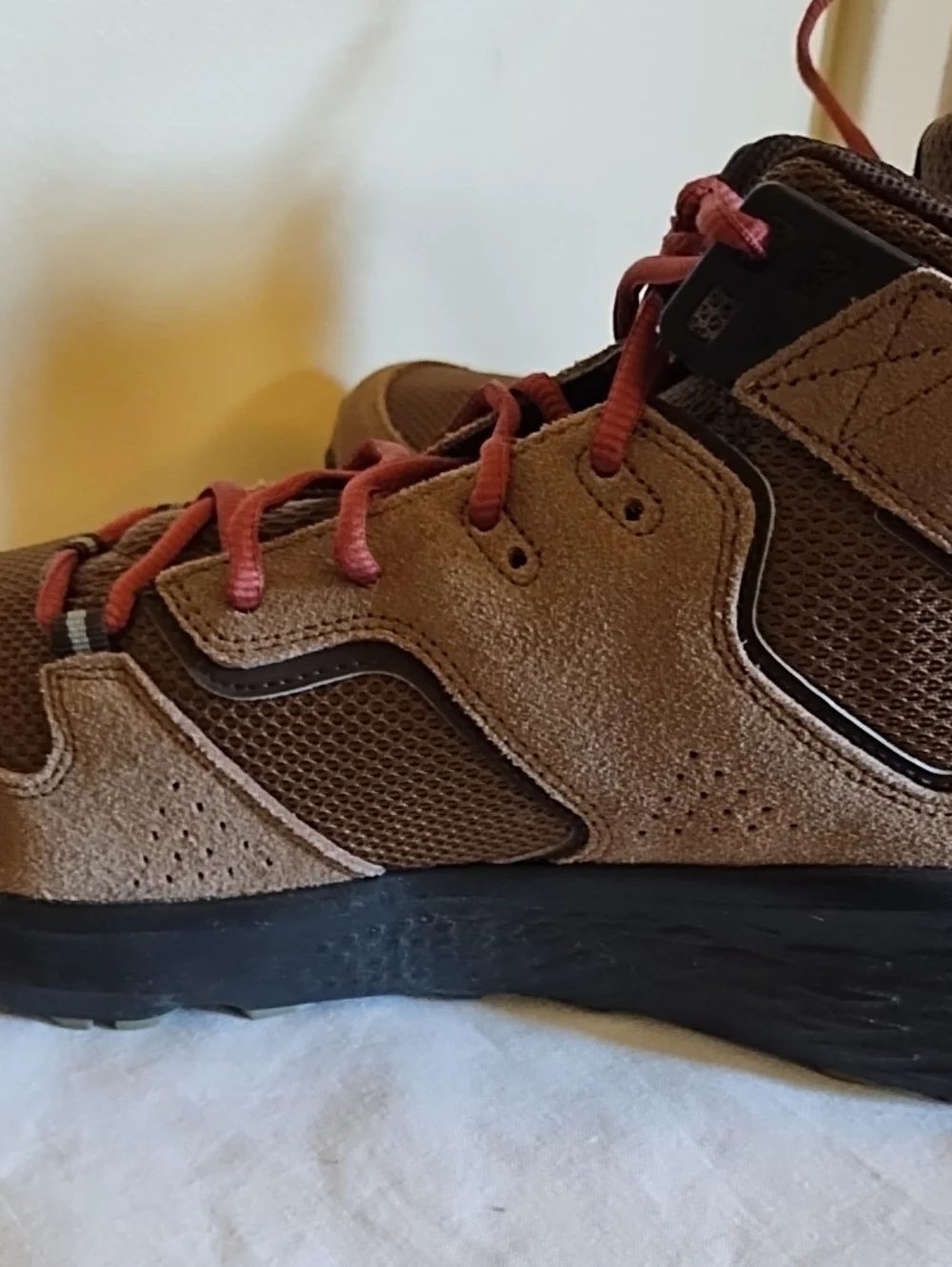 COLUMBIA MEN'S BENSON MID OMNI-SHIELD HIKING BOOTS NIB SZ 12.